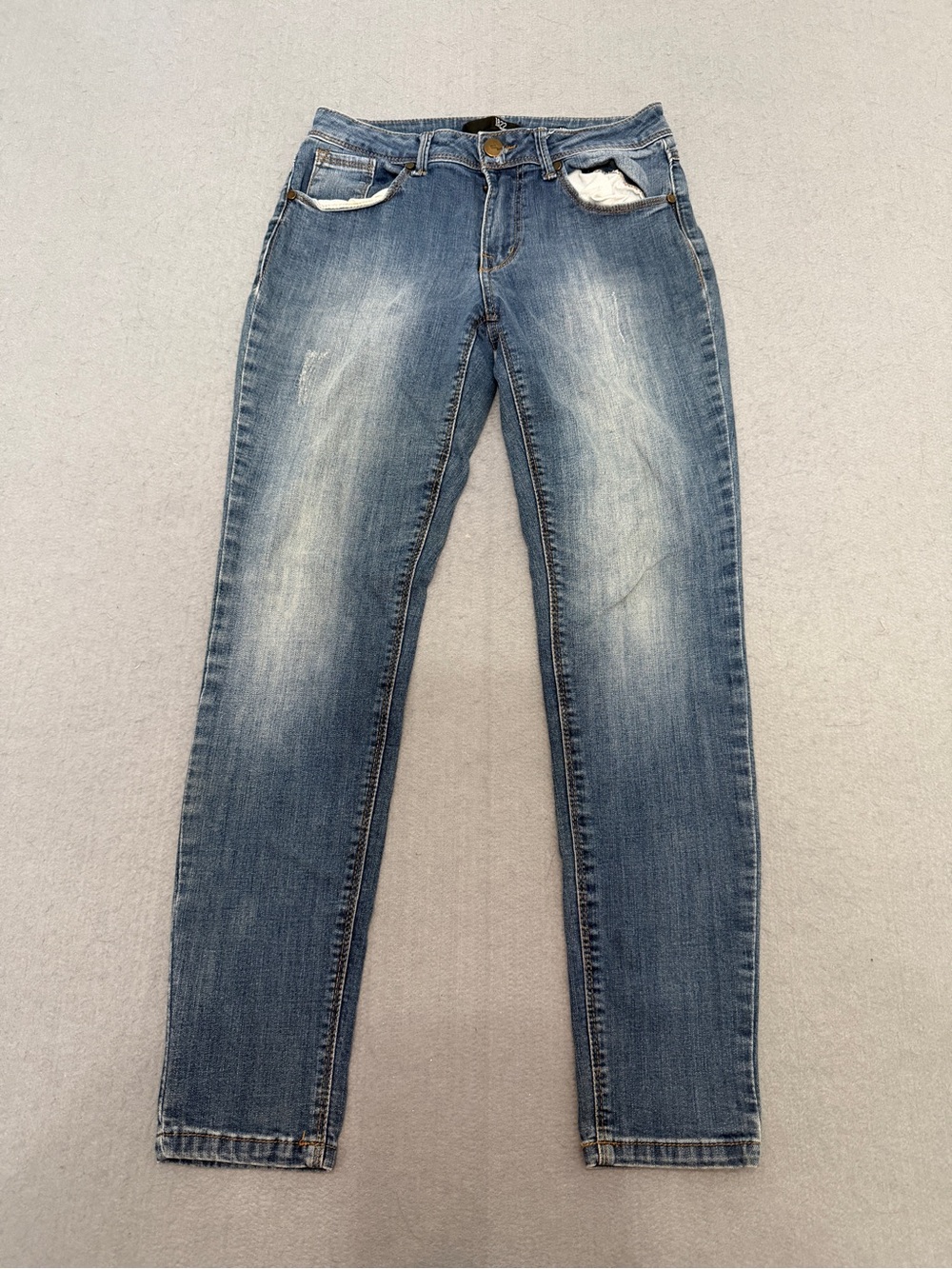 Women’s 1822 Adrianna Size 6 Slim Stretch Jeans in Mid Blue